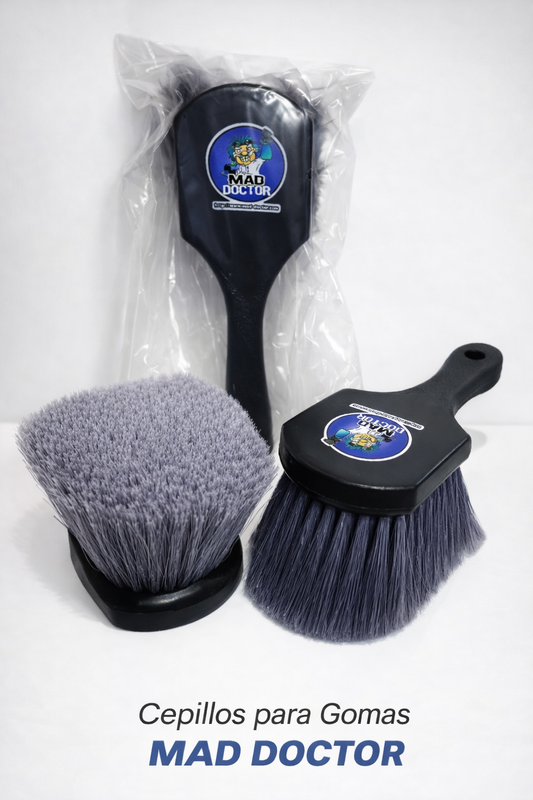 Cepillo para aplicar brillo en llantas